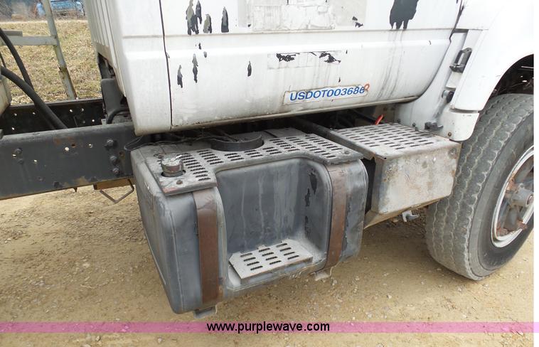 image for item K7671 1996 Chevrolet Kodiak truck cab and chassis