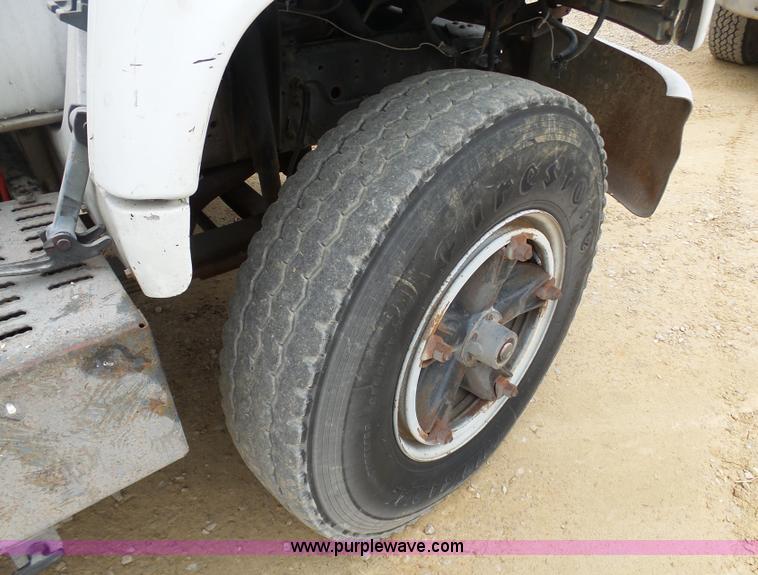 image for item K7671 1996 Chevrolet Kodiak truck cab and chassis