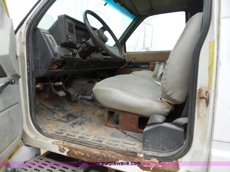 image for item K7671 1996 Chevrolet Kodiak truck cab and chassis