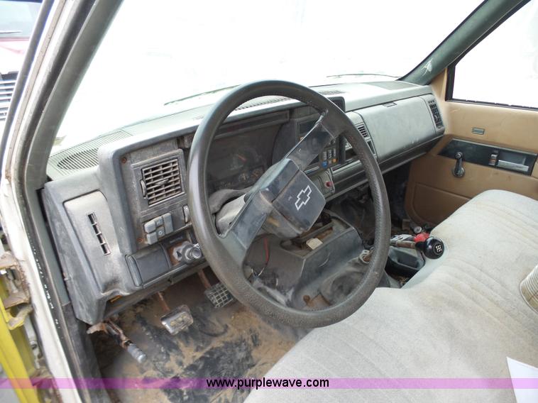 image for item K7671 1996 Chevrolet Kodiak truck cab and chassis