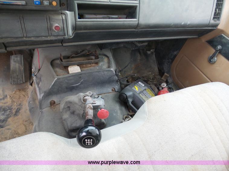 image for item K7671 1996 Chevrolet Kodiak truck cab and chassis