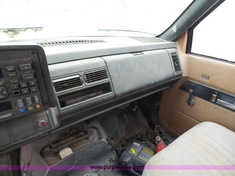 image for item K7671 1996 Chevrolet Kodiak truck cab and chassis