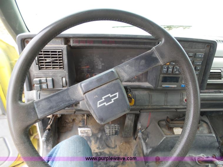 image for item K7671 1996 Chevrolet Kodiak truck cab and chassis