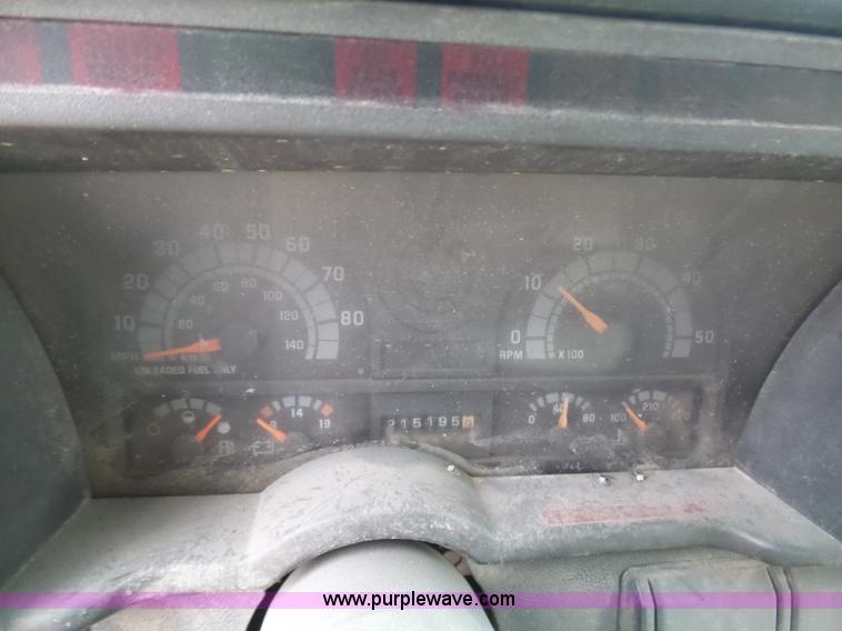 image for item K7671 1996 Chevrolet Kodiak truck cab and chassis