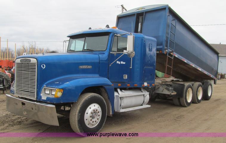 image for item L5520 1990 Freightliner FLD grain truck