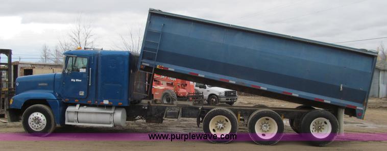 image for item L5520 1990 Freightliner FLD grain truck