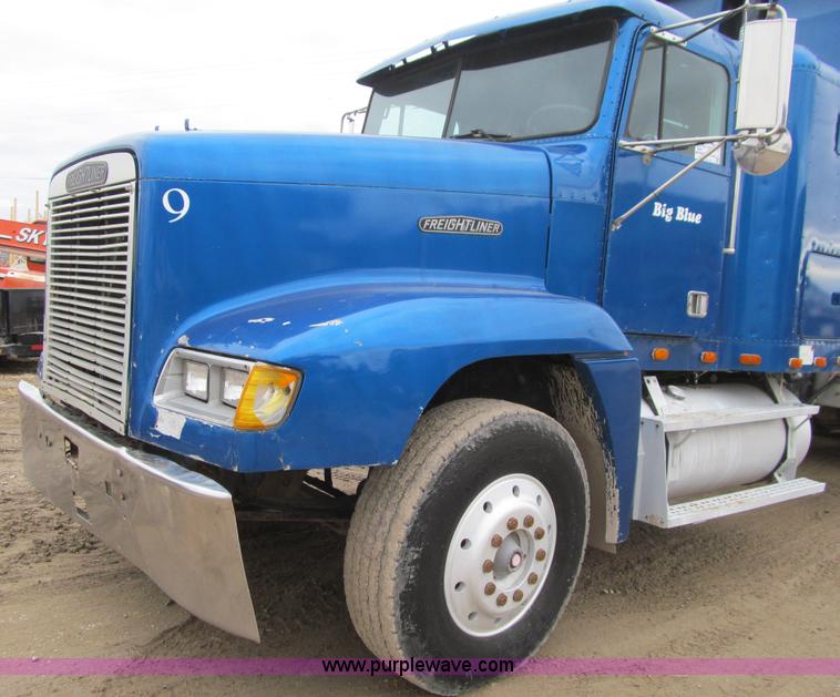 image for item L5520 1990 Freightliner FLD grain truck