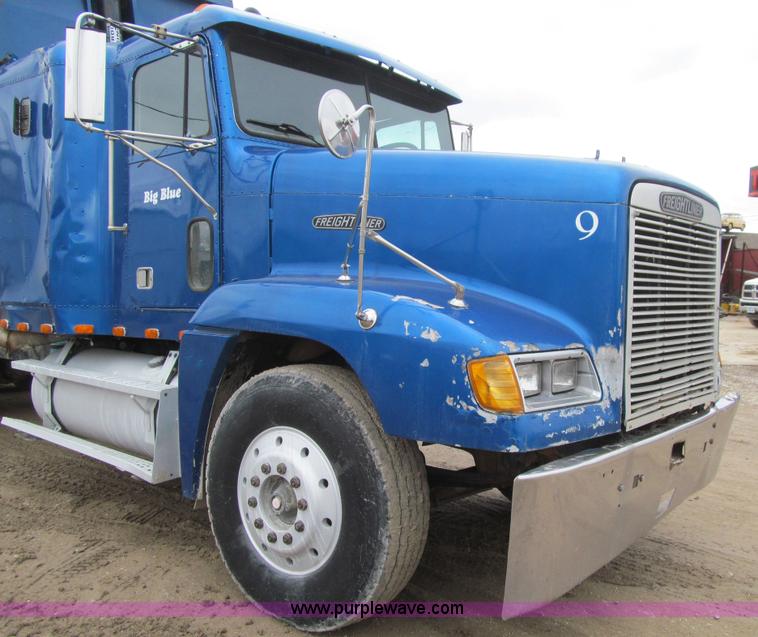 image for item L5520 1990 Freightliner FLD grain truck