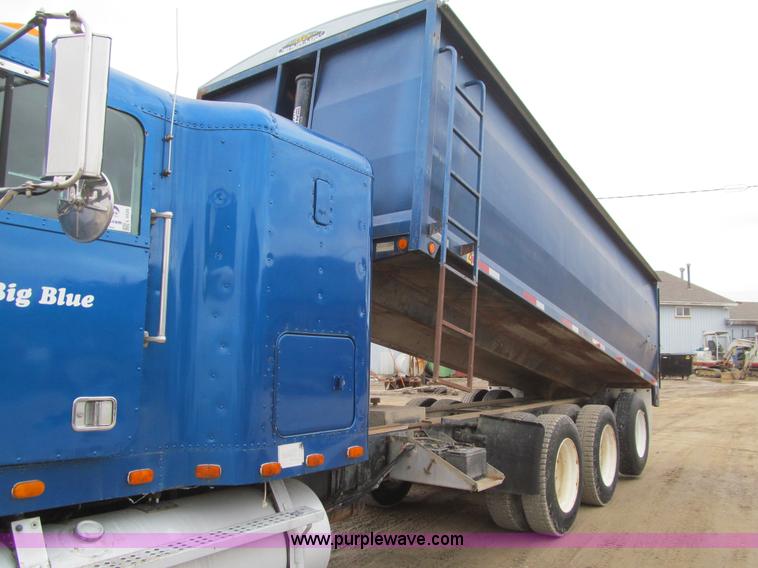 image for item L5520 1990 Freightliner FLD grain truck