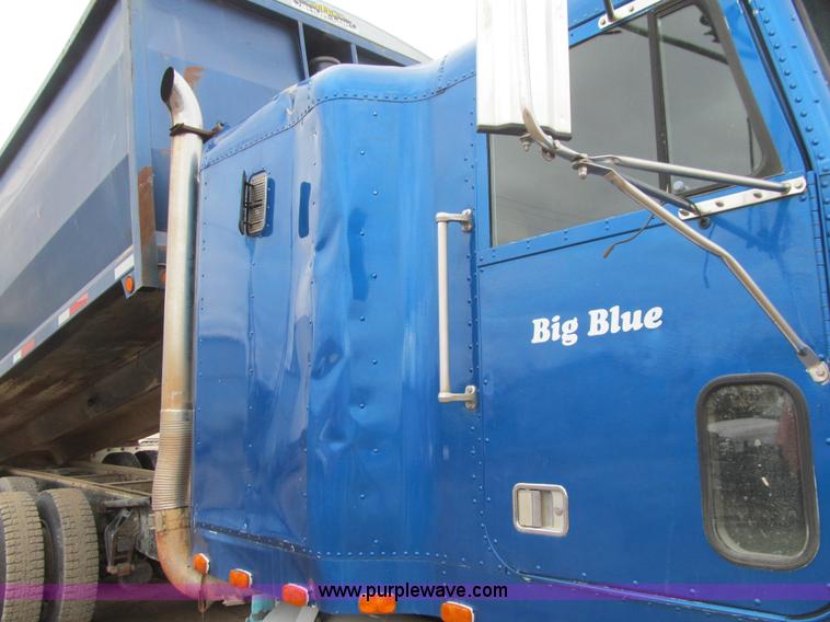 image for item L5520 1990 Freightliner FLD grain truck