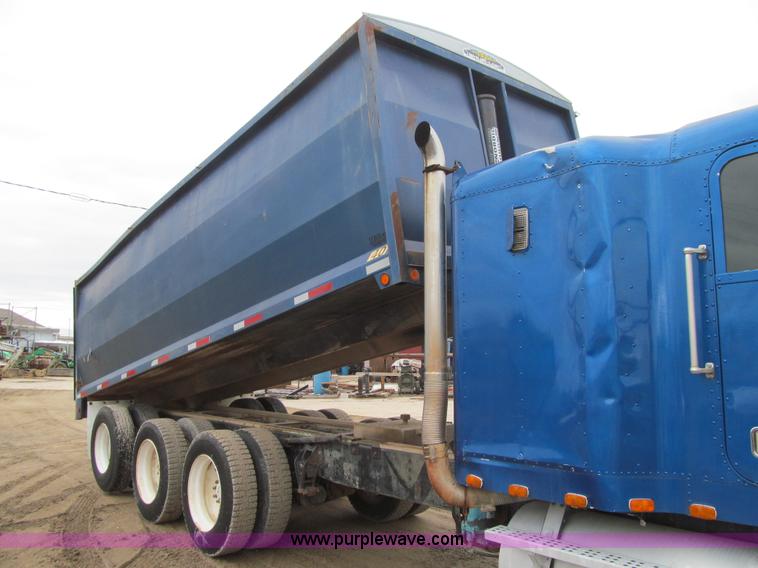 image for item L5520 1990 Freightliner FLD grain truck