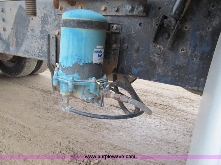 image for item L5520 1990 Freightliner FLD grain truck