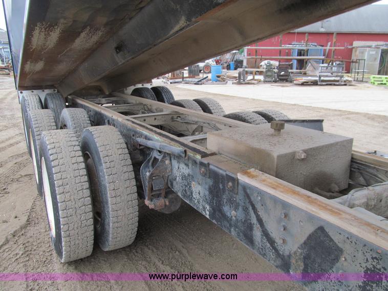 image for item L5520 1990 Freightliner FLD grain truck