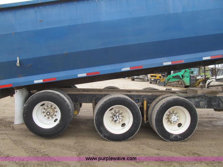 image for item L5520 1990 Freightliner FLD grain truck