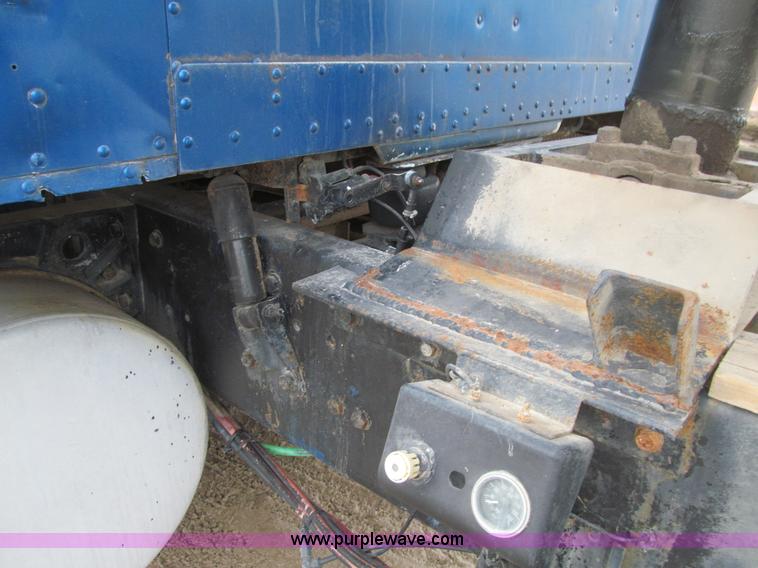 image for item L5520 1990 Freightliner FLD grain truck