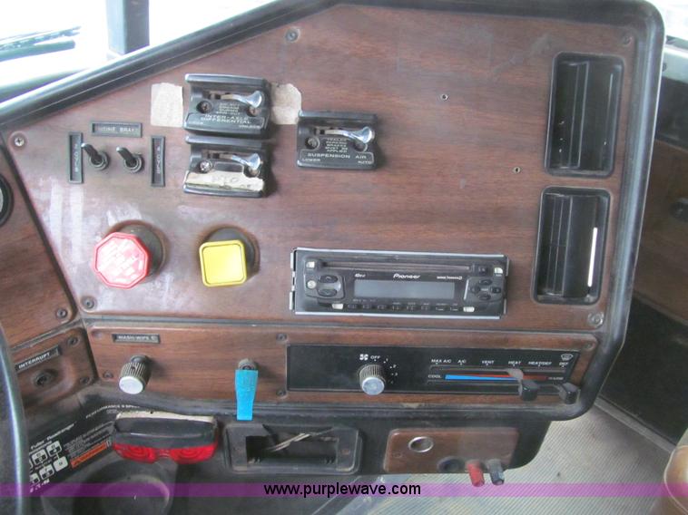 image for item L5520 1990 Freightliner FLD grain truck