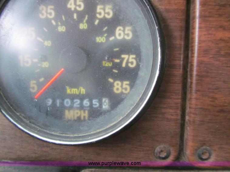 image for item L5520 1990 Freightliner FLD grain truck