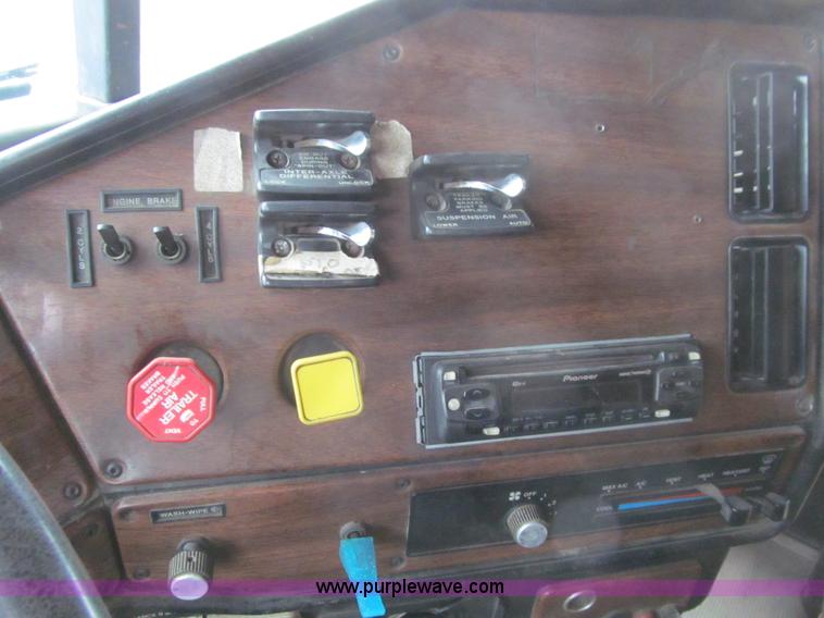 image for item L5520 1990 Freightliner FLD grain truck