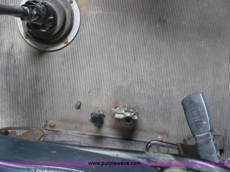 image for item L5520 1990 Freightliner FLD grain truck