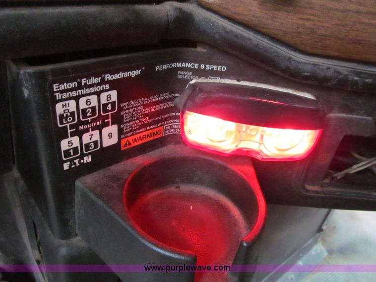 image for item L5520 1990 Freightliner FLD grain truck