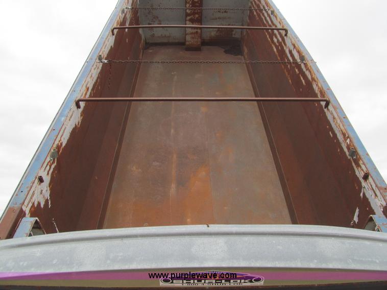 image for item L5520 1990 Freightliner FLD grain truck