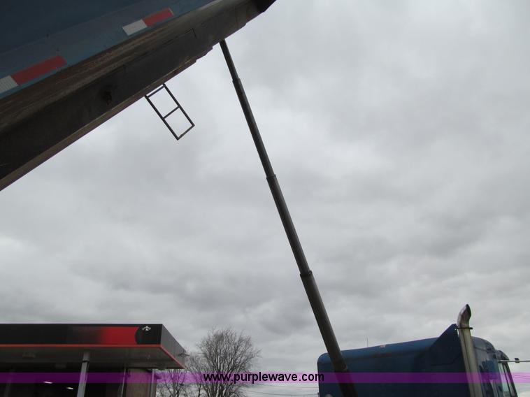 image for item L5520 1990 Freightliner FLD grain truck