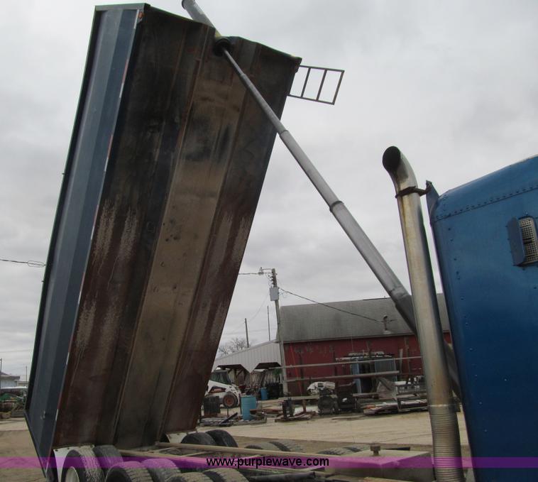 image for item L5520 1990 Freightliner FLD grain truck