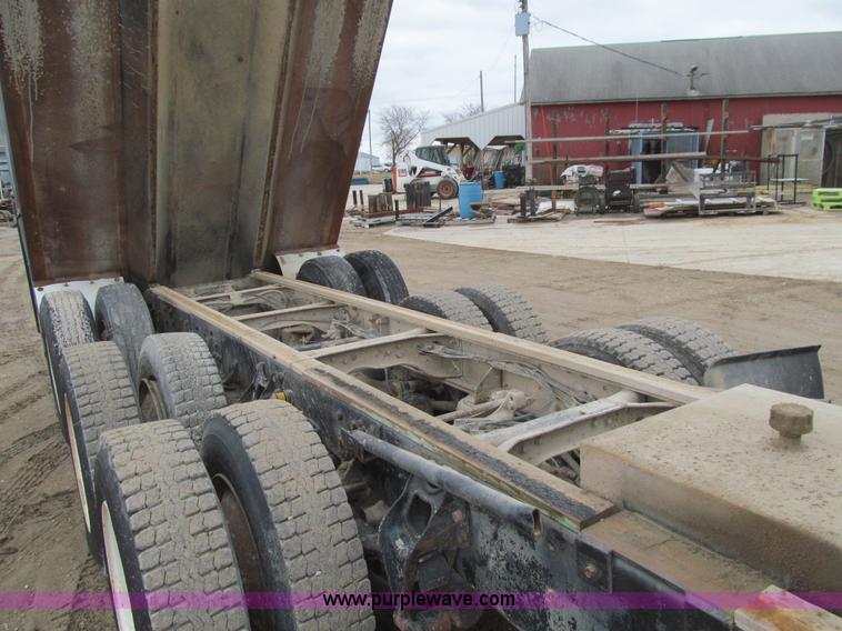 image for item L5520 1990 Freightliner FLD grain truck