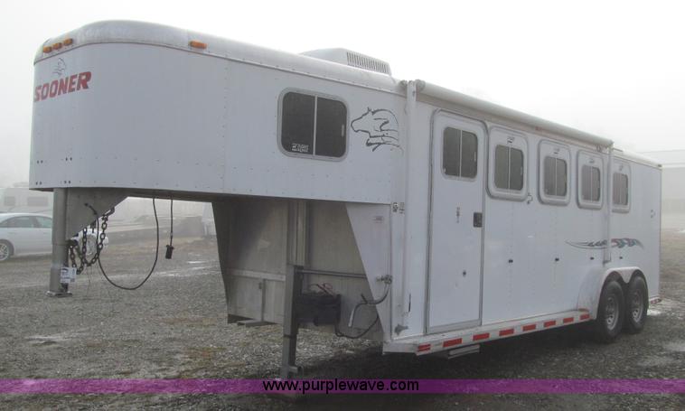 image for item L5526 1999 Sooner livestock trailer