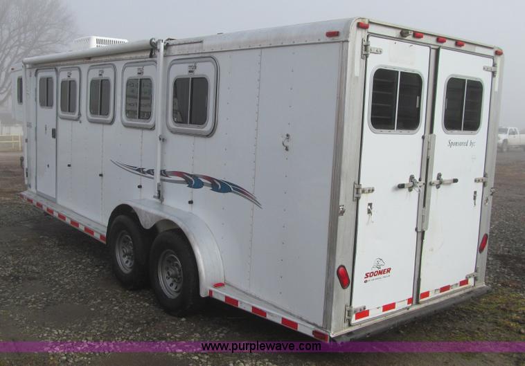 image for item L5526 1999 Sooner livestock trailer