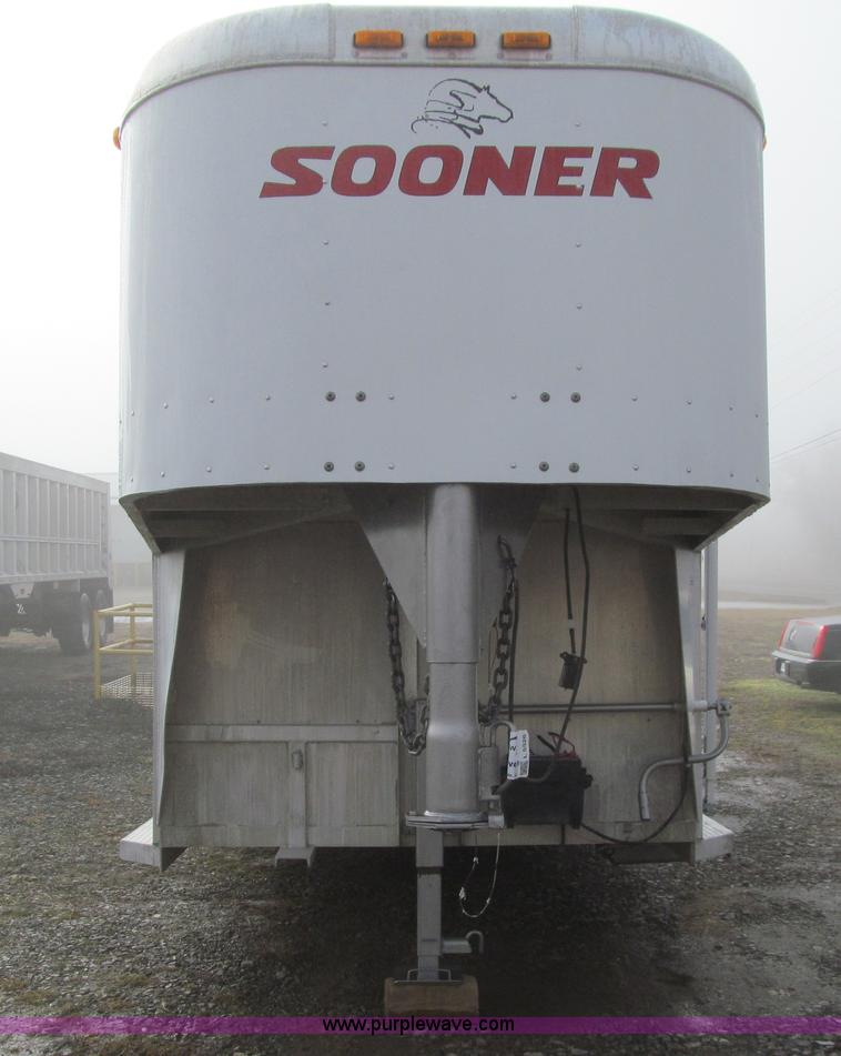 image for item L5526 1999 Sooner livestock trailer