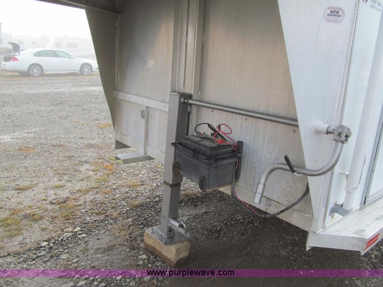 image for item L5526 1999 Sooner livestock trailer