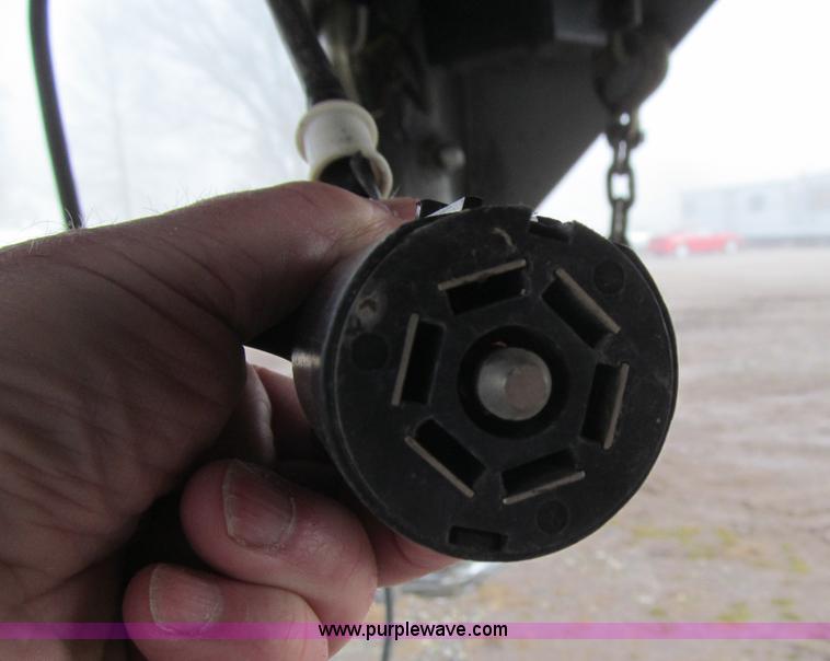 image for item L5526 1999 Sooner livestock trailer