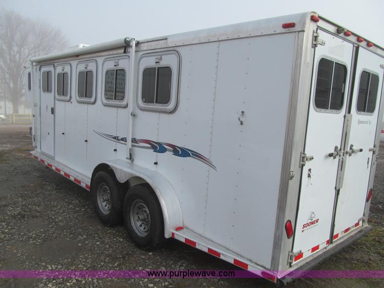 image for item L5526 1999 Sooner livestock trailer