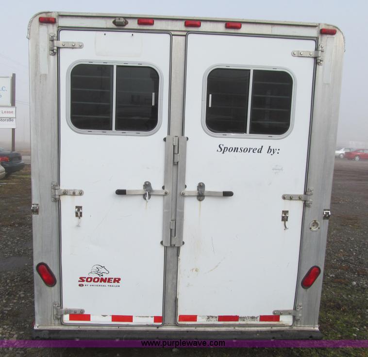 image for item L5526 1999 Sooner livestock trailer