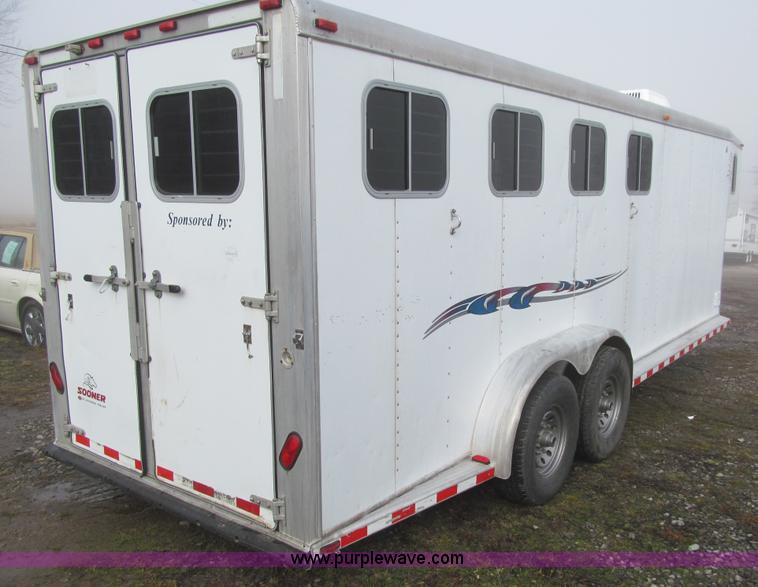 image for item L5526 1999 Sooner livestock trailer
