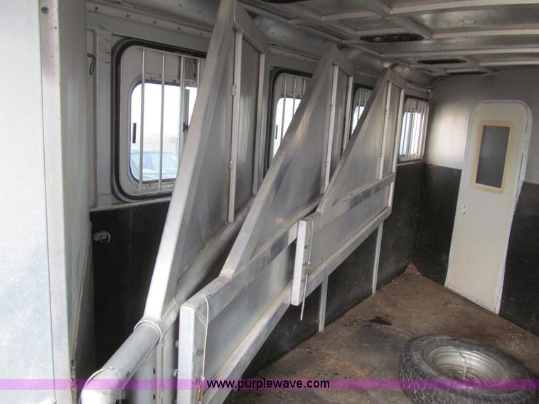 image for item L5526 1999 Sooner livestock trailer