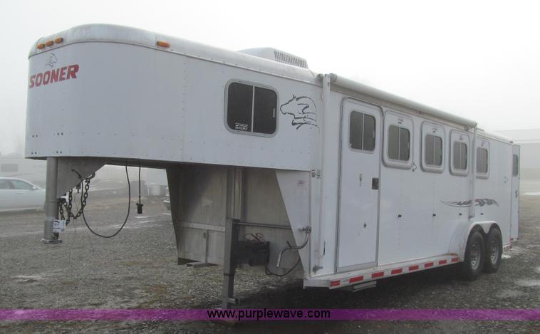 image for item L5526 1999 Sooner livestock trailer