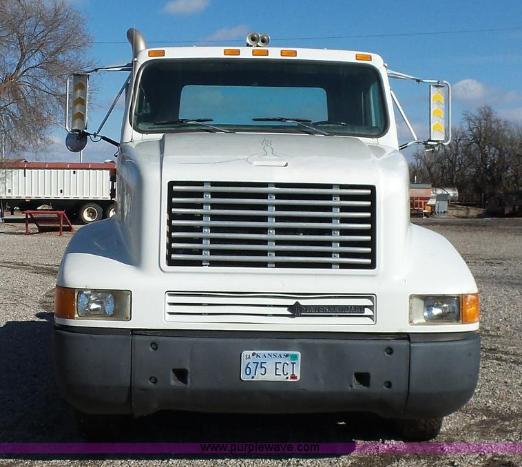 image for item L5749 1994 International 8300 semi truck