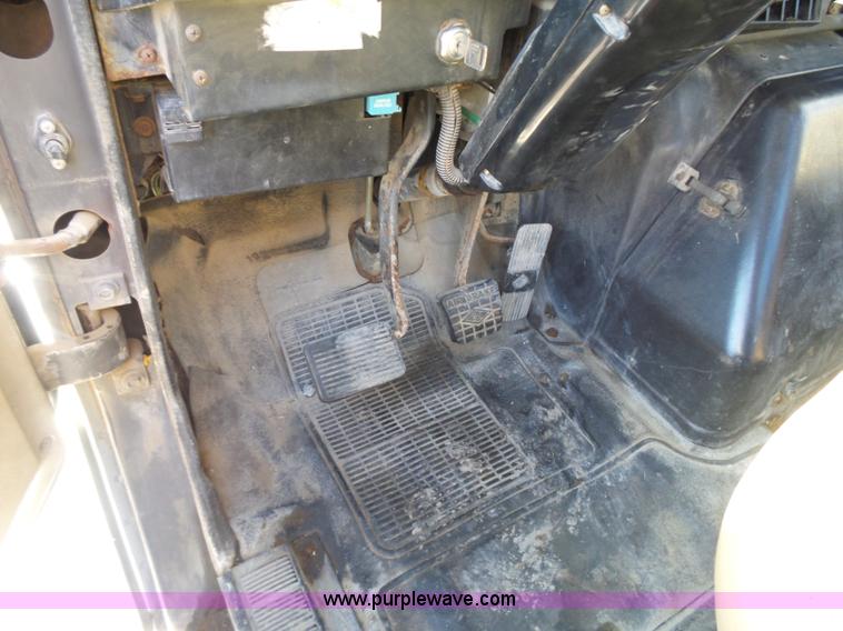 image for item L5749 1994 International 8300 semi truck