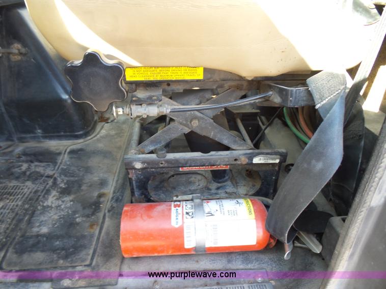 image for item L5749 1994 International 8300 semi truck