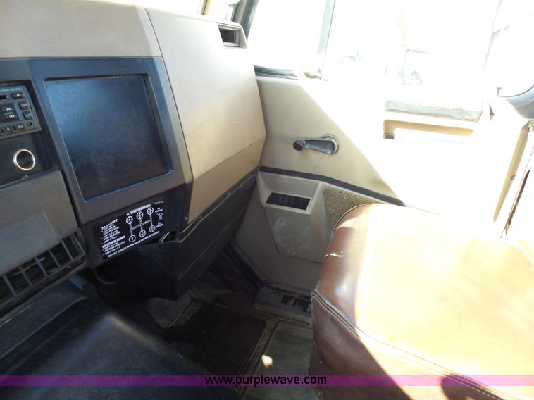 image for item L5749 1994 International 8300 semi truck