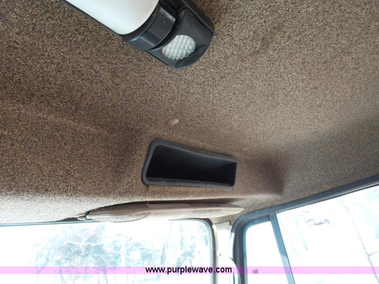 image for item L5749 1994 International 8300 semi truck