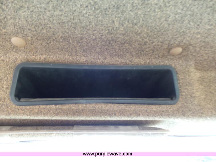 image for item L5749 1994 International 8300 semi truck