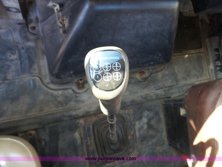 image for item L5749 1994 International 8300 semi truck