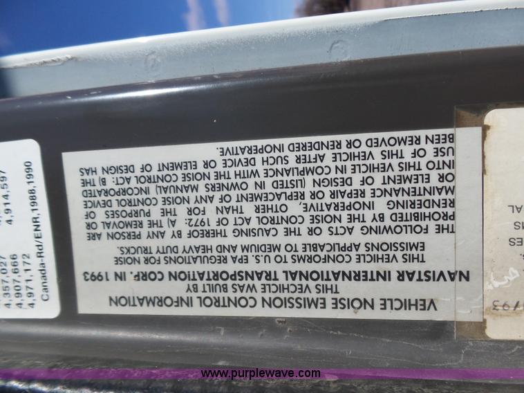 image for item L5749 1994 International 8300 semi truck