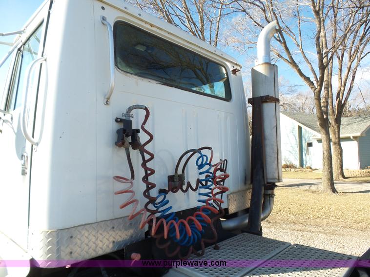 image for item L5749 1994 International 8300 semi truck