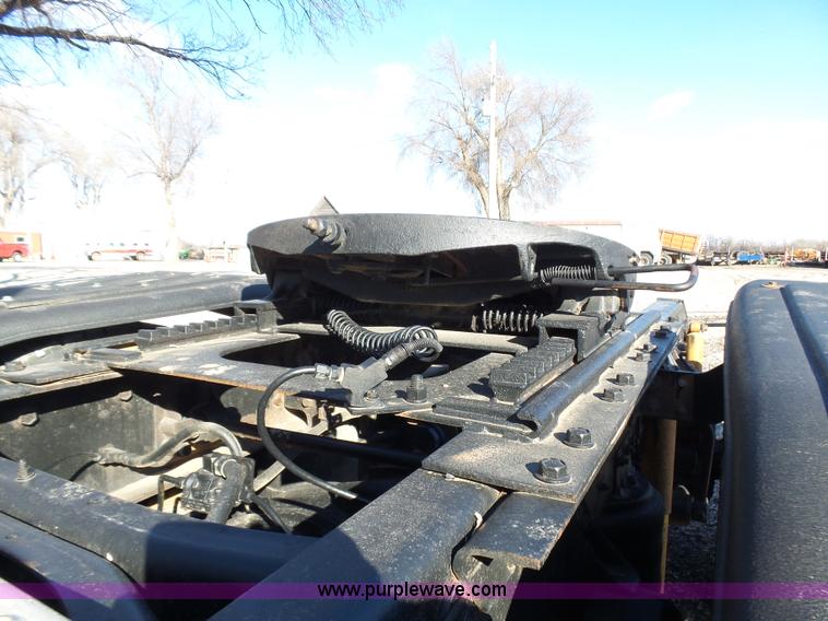 image for item L5749 1994 International 8300 semi truck