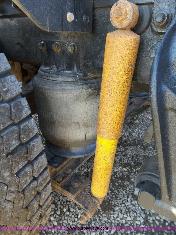 image for item L5749 1994 International 8300 semi truck