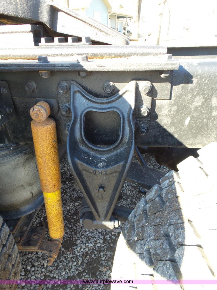 image for item L5749 1994 International 8300 semi truck